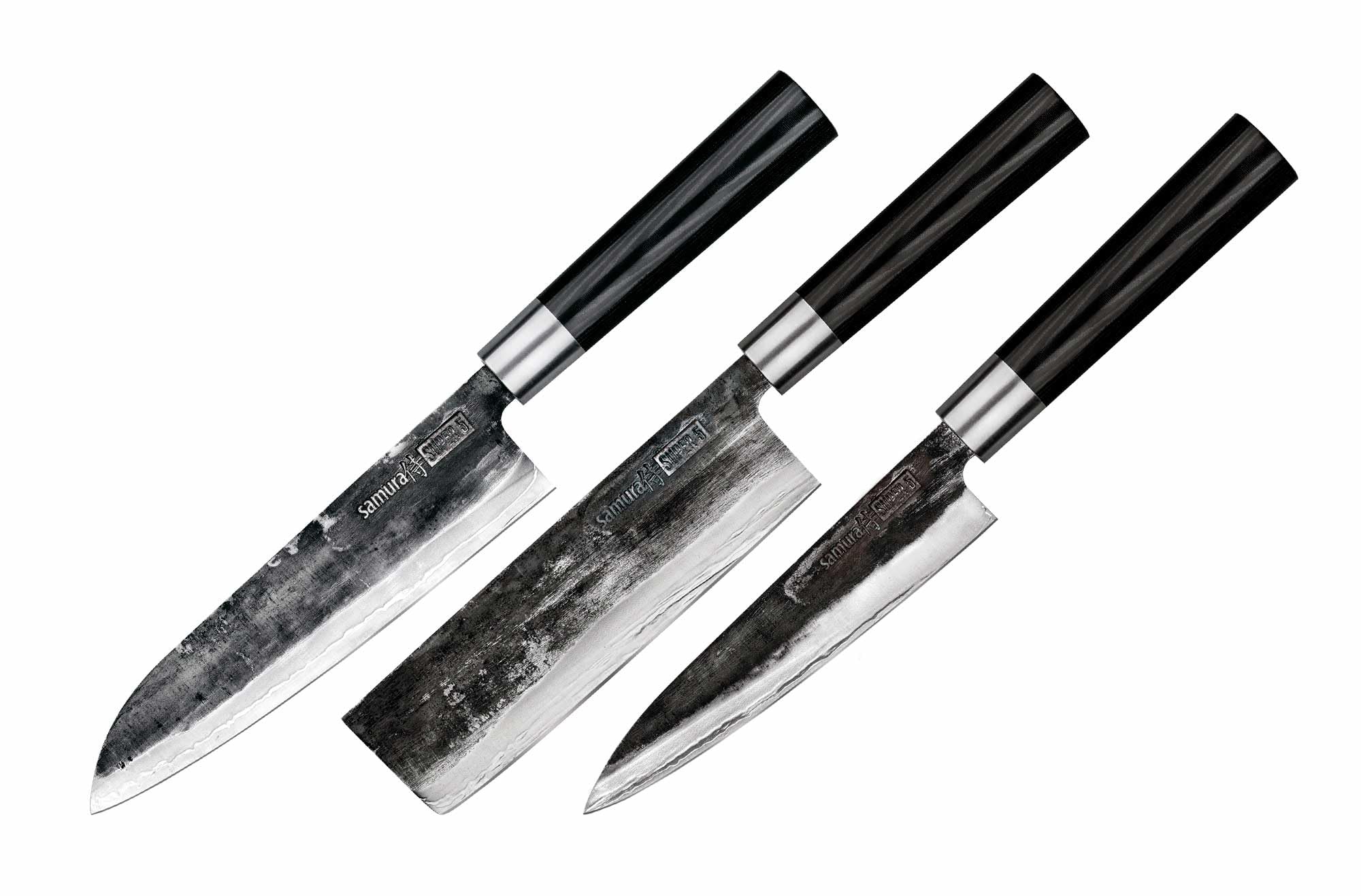 Samura SUPER 5 Set of 3 kitchen knives: Utility knife, Nakiri knife, Santoku knife 1 Zestaw 3 noży Samura Super 5 to 3-częściowy zestaw wysokiej jakości noży kuchennych przeznaczonych do profesjonalnego i zaawansowanego użytku domowego.