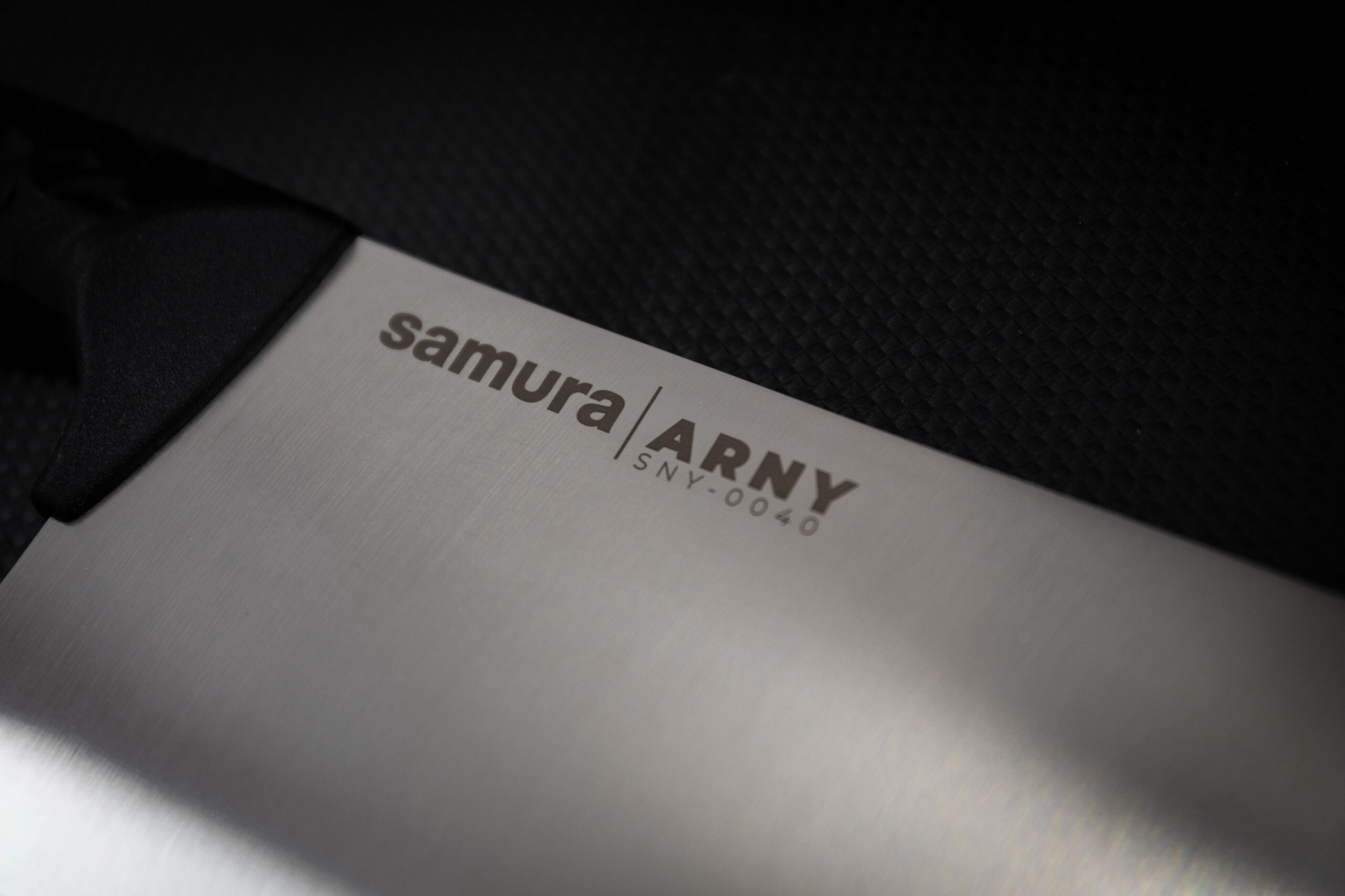 Samura ARNY Asian Chef's knife 8.2 idealnie nadaje się do krojenia mięsa