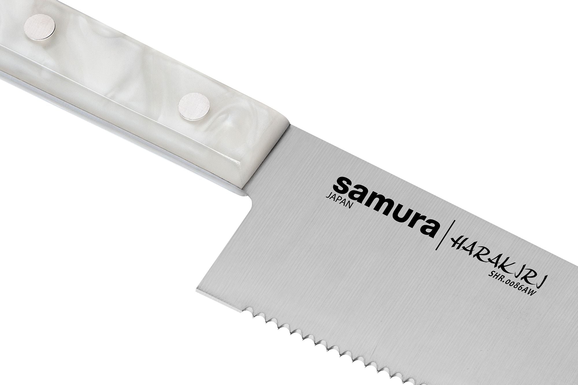 Samura HARAKIRI Acryl Serrated Chef's knife 8.2 owoców i delikatnych potraw. Łączy w sobie funkcjonalność klasycznego noża szefa kuchni z efektywnością ząbkowanej krawędzi.