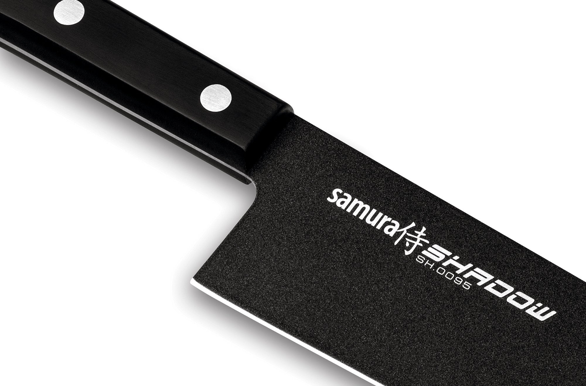 Samura SHADOW Santoku knife with black non-stick coating 7.0 mięsem i rybami.